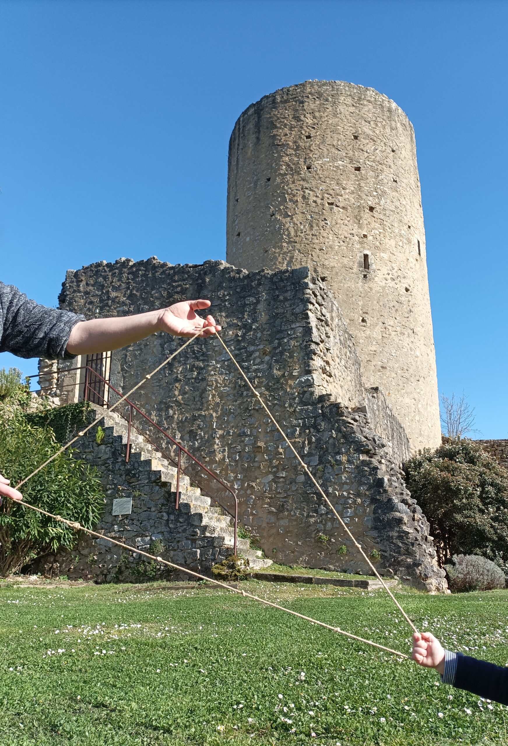Lire la suite à propos de l’article Les bâtisseurs du Château – Dimanche 20 juillet – 10h – Cour du Château