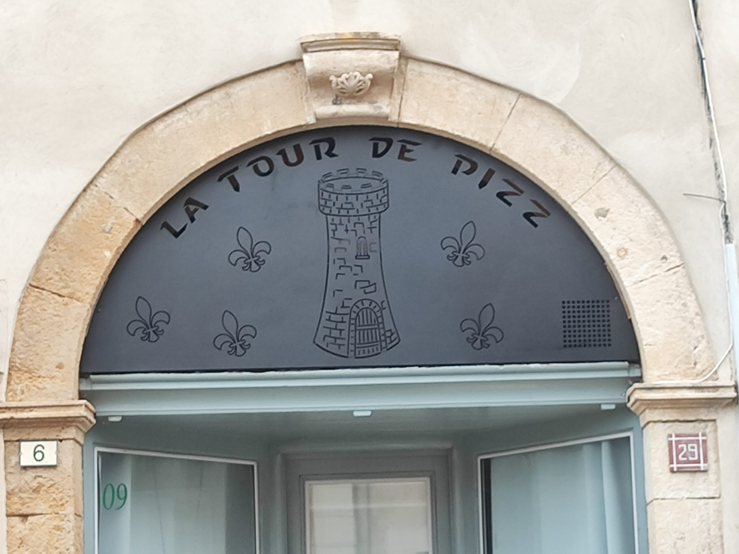 Lire la suite à propos de l’article LA TOUR DE PIZZ